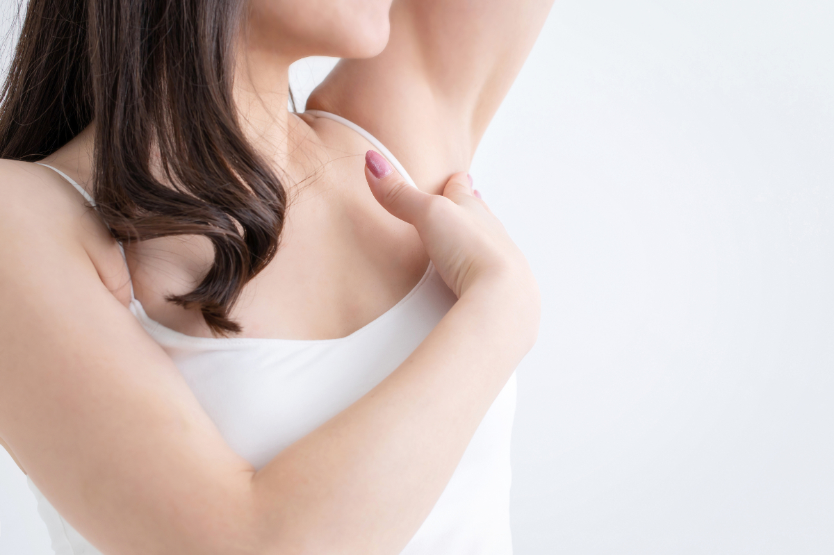 わきの下の痛み・しこりの原因とは？乳がんとの関係や検査・受診目安を解説